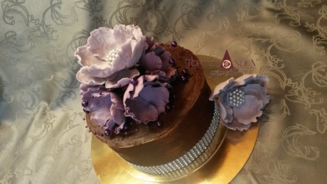Čokoládová s fialkovou kytičkou - detail kvetov